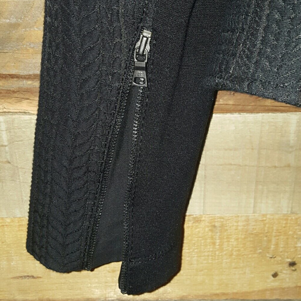NWT BCBG MAXAZRIA BLACK MOTO CROP JACKET SIZE S - Picture 4 of 7